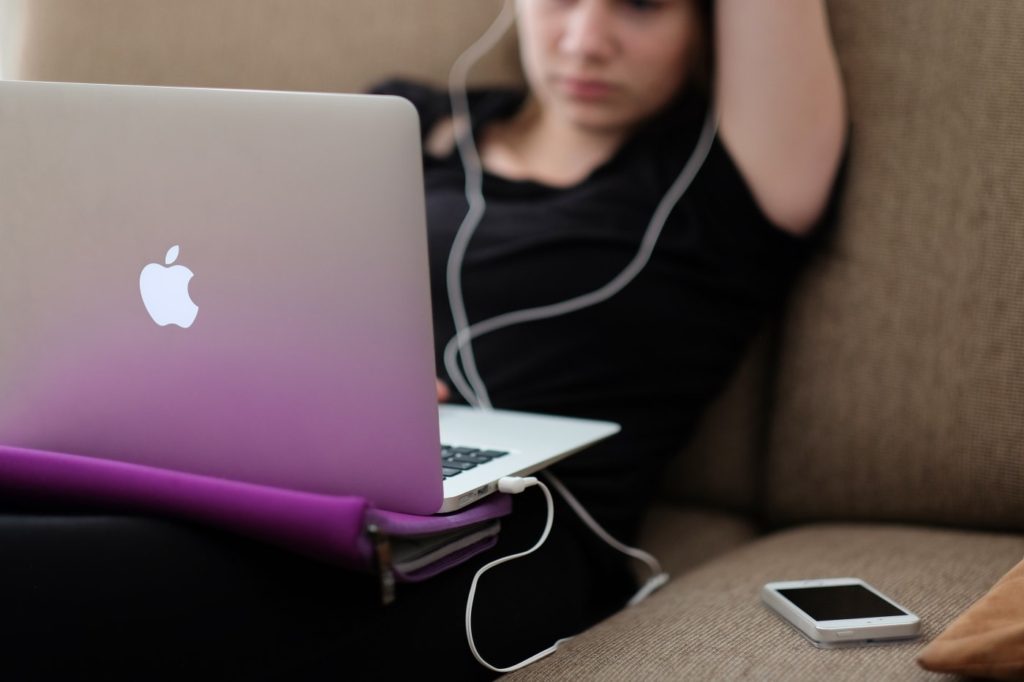4 Must Have Devices For Any Apple Fanboy