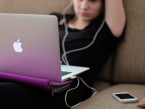 4 Must Have Devices For Any Apple Fanboy